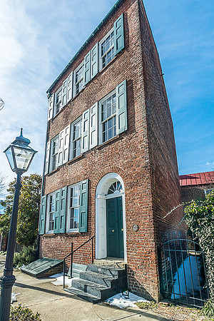 Crooked House Petersburg