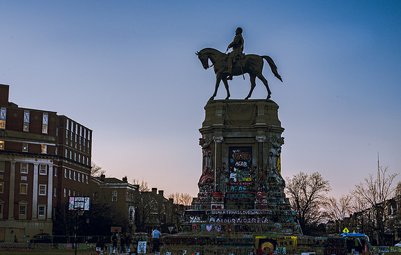 Lee Monument