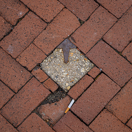 Marker in Bricks