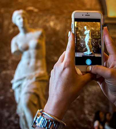 Photographing Venus de Milo