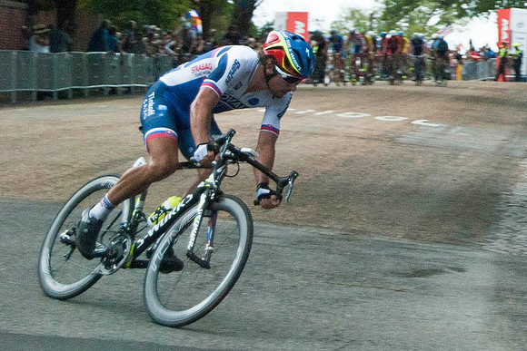 Sagan Pulls Away from the Pack