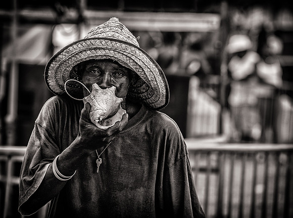 Playing the Conce Horn