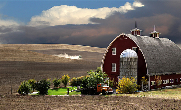 Red Barn in Paloose